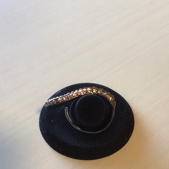 Fashion Flag Shape Size 7 Ring - Picture 2 of 2